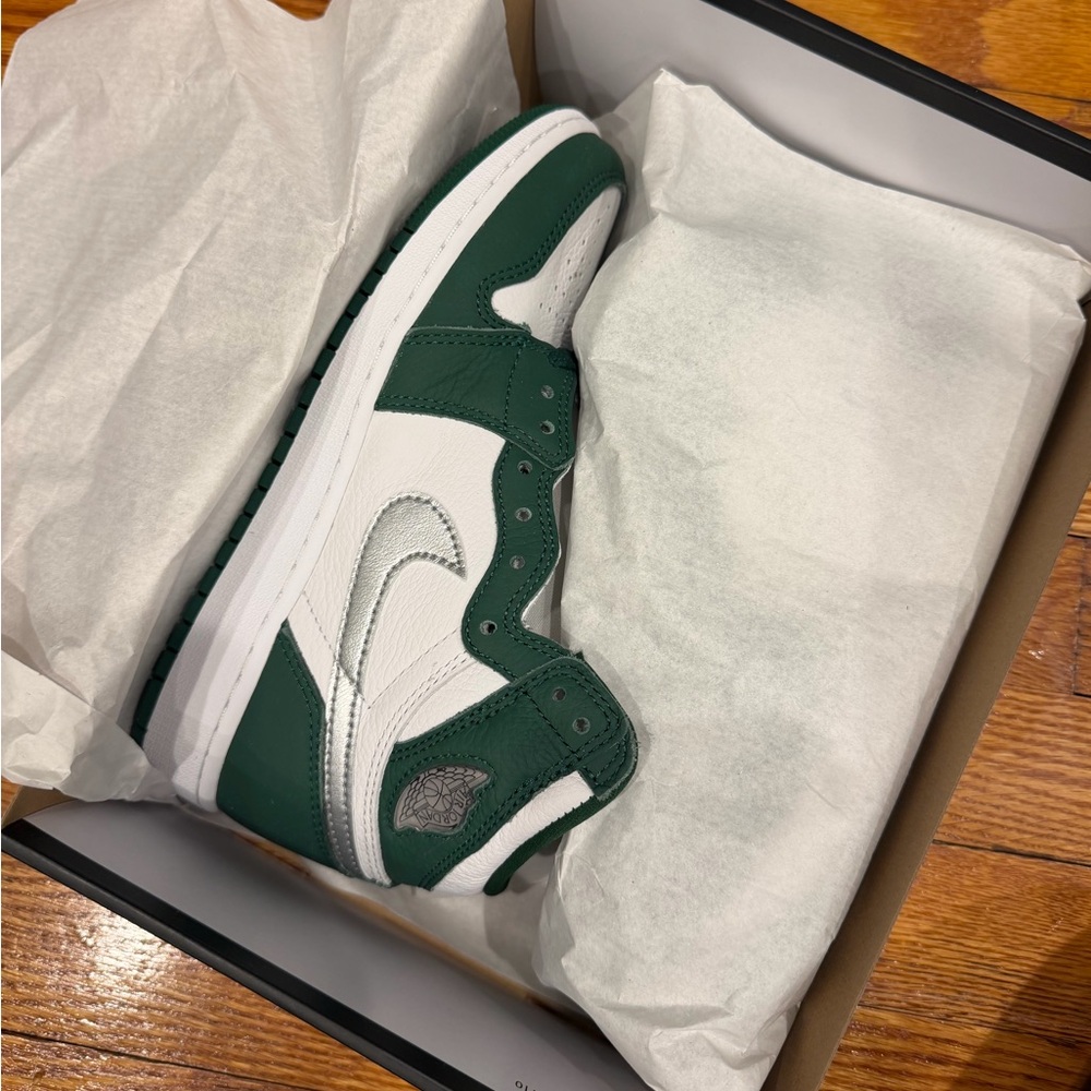 BRAND NEW AIR JORDAN 1 RETRO HIGH OG